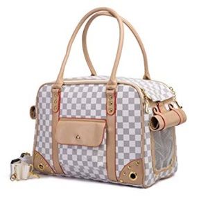 Pet carrier tote for small dog/cat. Betop.